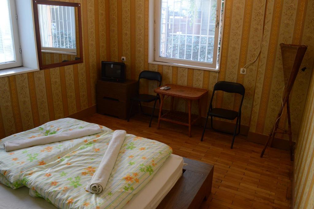 Hostel Elegance On A Budget - For Rent In Center