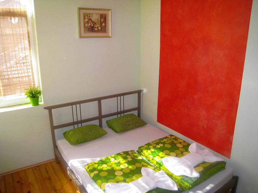 Hostel Elegance On A Budget - For Rent In Center *