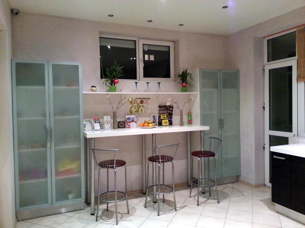 Hostel Elegance On A Budget - For Rent In Center
