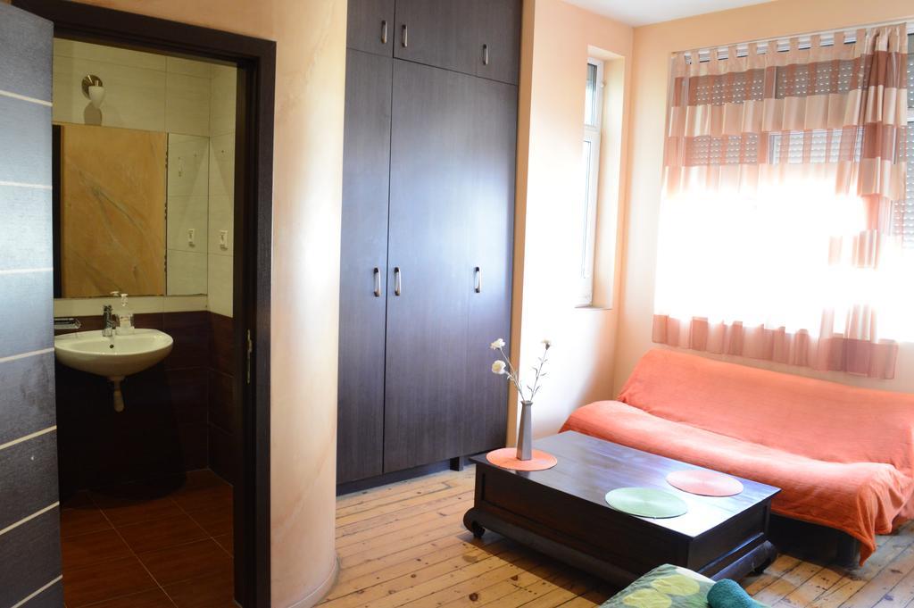 Hostel Elegance On A Budget - For Rent In Center *